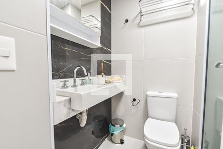 Banheiro de kitnet/studio para alugar com 1 quarto, 21m² em Paraíso, São Paulo