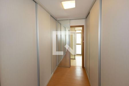 Closet da Suíte 1 de apartamento para alugar com 3 quartos, 217m² em Vale dos Cristais, Nova Lima
