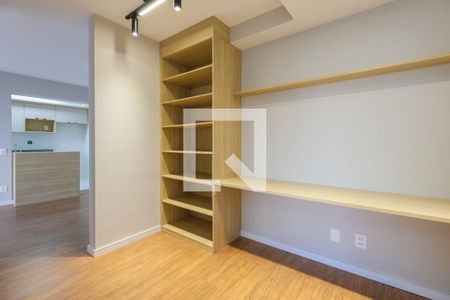Corredor de apartamento para alugar com 2 quartos, 73m² em Jardim Caboré, São Paulo