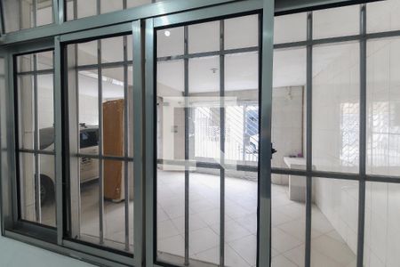 Vista da Sala de casa para alugar com 2 quartos, 100m² em Jardim Guaianazes, São Paulo