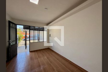 Sala de casa para alugar com 2 quartos, 125m² em Parque Colonial, São Paulo