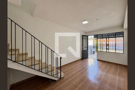 Sala de casa para alugar com 2 quartos, 125m² em Parque Colonial, São Paulo