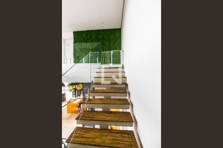Escada de casa de condomínio à venda com 2 quartos, 441m² em Cidade Tamboré, Santana de Parnaíba