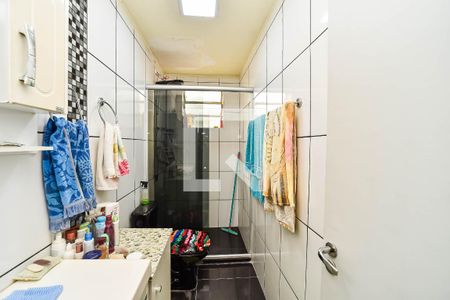 Banheiro de apartamento à venda com 1 quarto, 44m² em Vila Ipiranga, Porto Alegre