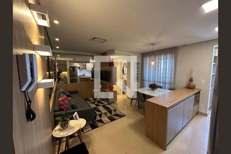 Sala de apartamento para alugar com 2 quartos, 63m² em Santa Mônica, Uberlândia