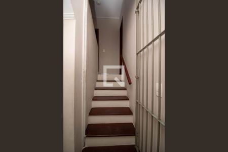 Escada de casa para alugar com 3 quartos, 200m² em Vila Maricy, Guarulhos