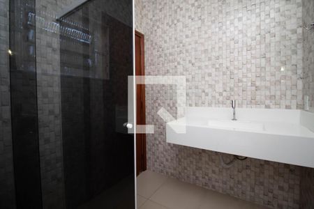 Banheiro 2 de casa para alugar com 3 quartos, 200m² em Vila Maricy, Guarulhos