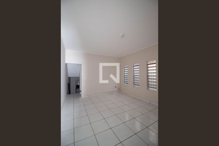 Sala de casa para alugar com 3 quartos, 200m² em Vila Maricy, Guarulhos