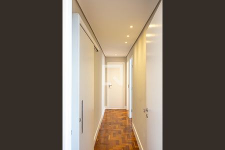 Corredor de apartamento para alugar com 3 quartos, 100m² em Indianópolis, São Paulo