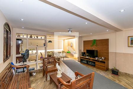 Casa à venda com 4 quartos, 250m² em Olaria, Rio de Janeiro