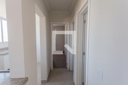Corredor de apartamento à venda com 2 quartos, 54m² em Ana Lúcia, Belo Horizonte