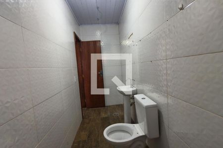 Banheiro  de casa de condomínio para alugar com 2 quartos, 70m² em Vilamar, Praia Grande