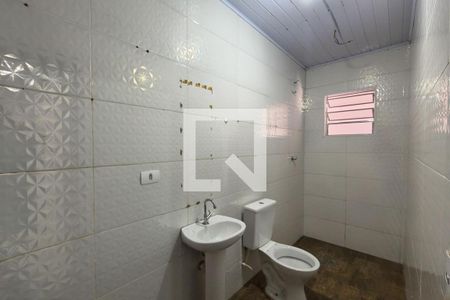 Banheiro  de casa de condomínio para alugar com 2 quartos, 70m² em Vilamar, Praia Grande