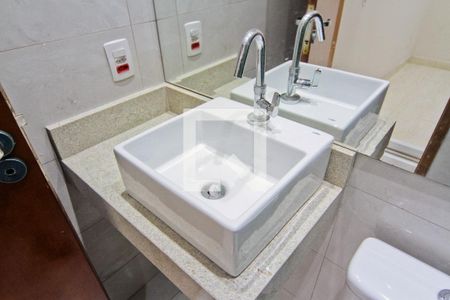 Banheiro da Suíte 1 de casa à venda com 3 quartos, 140m² em Vila Zat, São Paulo