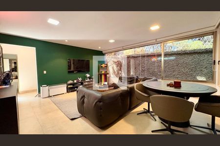 Casa à venda com 4 quartos, 644m² em Morada dos Pássaros, Barueri