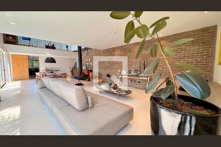 Casa à venda com 4 quartos, 644m² em Morada dos Pássaros, Barueri