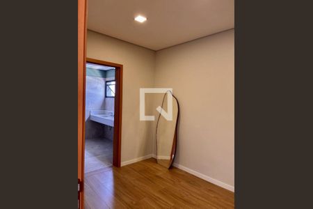 Casa à venda com 3 quartos, 255m² em Suru, Barueri