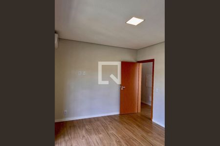 Casa à venda com 3 quartos, 255m² em Suru, Barueri