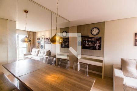 Sala  de apartamento para alugar com 1 quarto, 61m² em Jardim Tupanci, Barueri