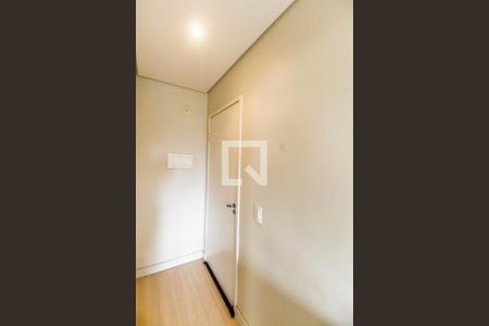 Entrada de apartamento para alugar com 1 quarto, 61m² em Jardim Tupanci, Barueri