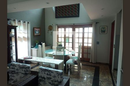 Casa à venda com 4 quartos, 275m² em Aldeia da Serra, Barueri