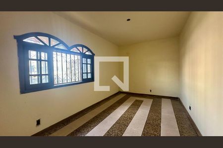 Casa à venda com 5 quartos, 300m² em Heliópolis, Belo Horizonte