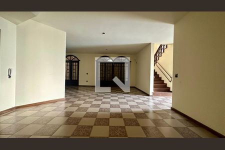 Casa à venda com 5 quartos, 300m² em Heliópolis, Belo Horizonte