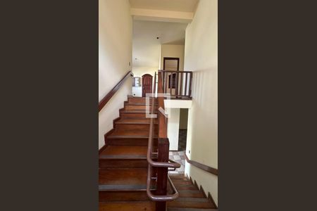 Casa à venda com 5 quartos, 300m² em Heliópolis, Belo Horizonte