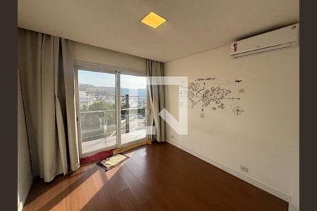 Casa à venda com 3 quartos, 252m² em Suru, Barueri