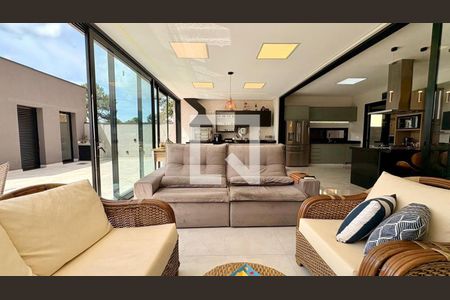 Casa à venda com 4 quartos, 350m² em Morada dos Pinheiros (Aldeia da Serra), Barueri