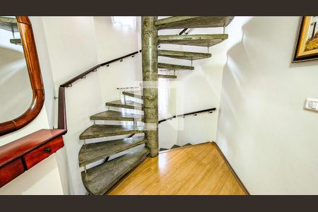 Escada de casa para alugar com 4 quartos, 408m² em Jardim Sao Francisco(zona Sul), São Paulo