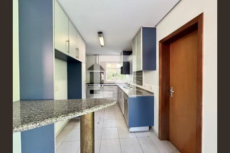 Casa à venda com 4 quartos, 213m² em Morada dos Pássaros, Barueri