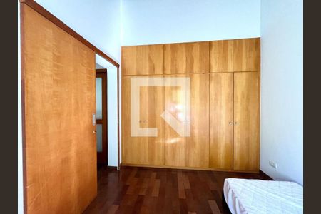 Casa à venda com 4 quartos, 213m² em Morada dos Pássaros, Barueri