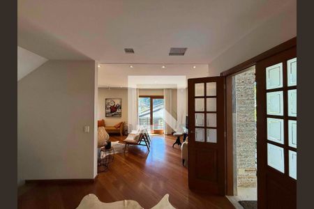 Casa à venda com 4 quartos, 380m² em Jardim Itatinga, São Paulo