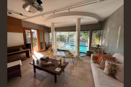 Casa à venda com 4 quartos, 380m² em Jardim Itatinga, São Paulo