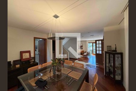 Casa à venda com 4 quartos, 380m² em Jardim Itatinga, São Paulo