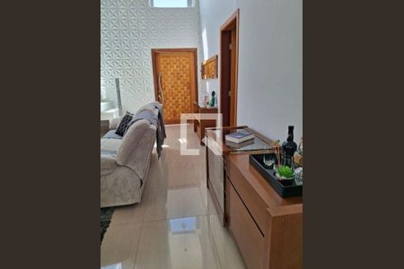 Casa à venda com 3 quartos, 212m² em Suru, Barueri