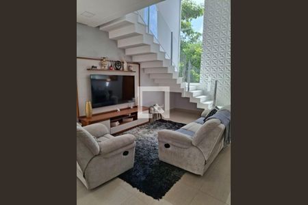 Casa à venda com 3 quartos, 212m² em Suru, Barueri