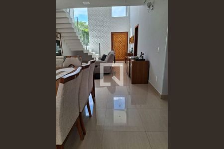 Casa à venda com 3 quartos, 212m² em Suru, Barueri