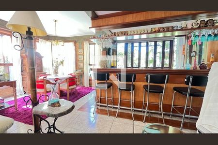 Casa à venda com 4 quartos, 700m² em Morada dos Pássaros, Barueri