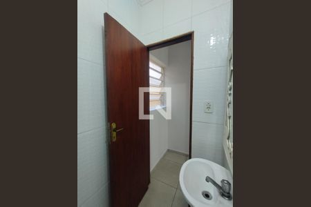 Banheiro - torneira de casa para alugar com 3 quartos, 120m² em Vila das Merces, São Paulo