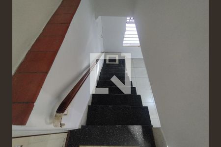 Escada de casa para alugar com 3 quartos, 120m² em Vila das Merces, São Paulo