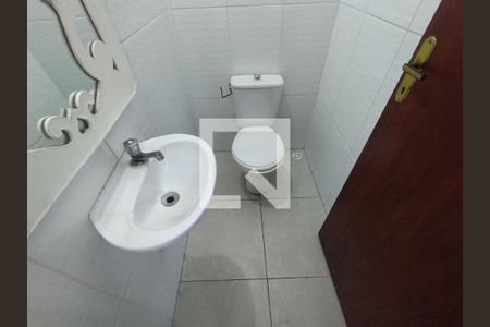 Banheiro - torneira de casa para alugar com 3 quartos, 120m² em Vila das Merces, São Paulo