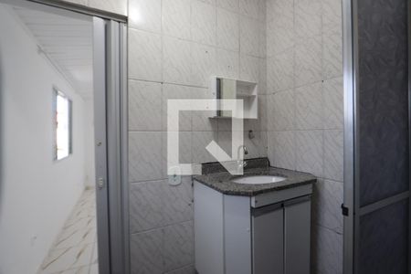 Banheiro da Suíte de casa para alugar com 2 quartos, 70m² em Vila Antonieta, São Paulo
