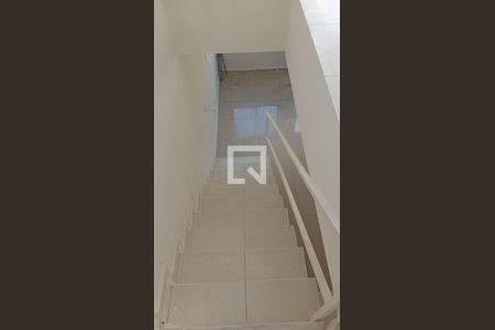 Escada de apartamento para alugar com 2 quartos, 70m² em Vargem Pequena, Rio de Janeiro