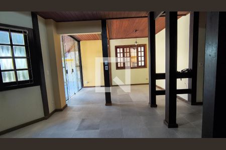 Sala de casa de condomínio à venda com 5 quartos, 160m² em Vargem Pequena, Rio de Janeiro