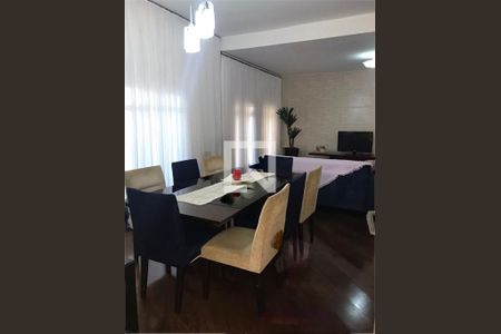 Casa à venda com 4 quartos, 235m² em Cupecê, São Paulo