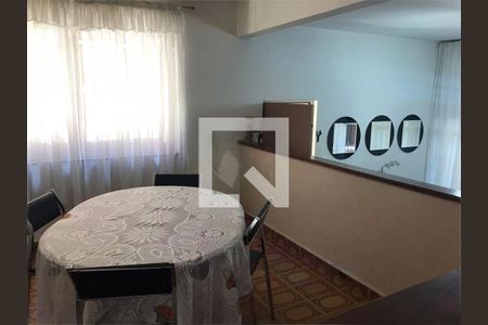 Casa à venda com 4 quartos, 235m² em Cupecê, São Paulo