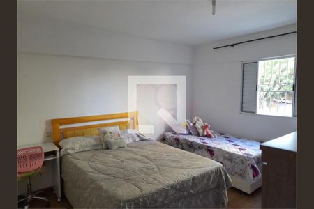 Casa à venda com 3 quartos, 205m² em Vila Santo Estefano, São Paulo