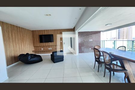 Sala  de apartamento para alugar com 3 quartos, 120m² em Barra, Salvador